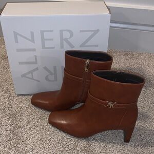 Naturalizer Nanette Ankle Bootie Boots in Saddletan